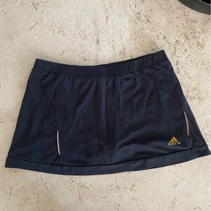 ADIDAS TENNIS SKIRT WITH SHORTS SIZE MEDIUM